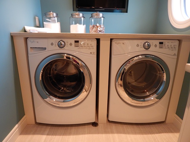 ¿Cuál es la diferencia entre una lavadora secadora integrable y una independiente?