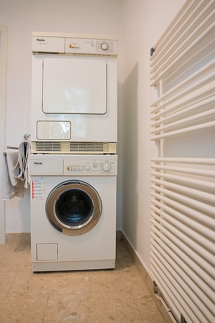 ¿Qué ofrece la lavadora secadora Candy en sus funciones?